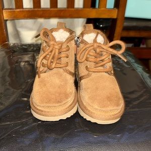 UGG® Neumel II Chukka Boot - Toddler / Little Kid - Chestnut